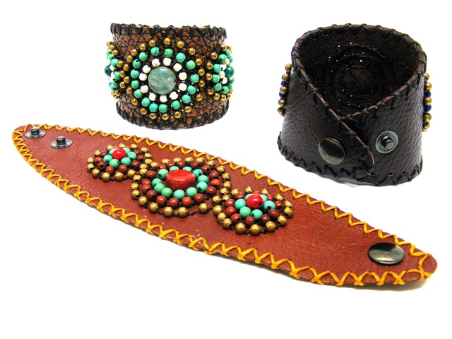 Lederarmband mit Steinen, braun-mix farblich sortiert