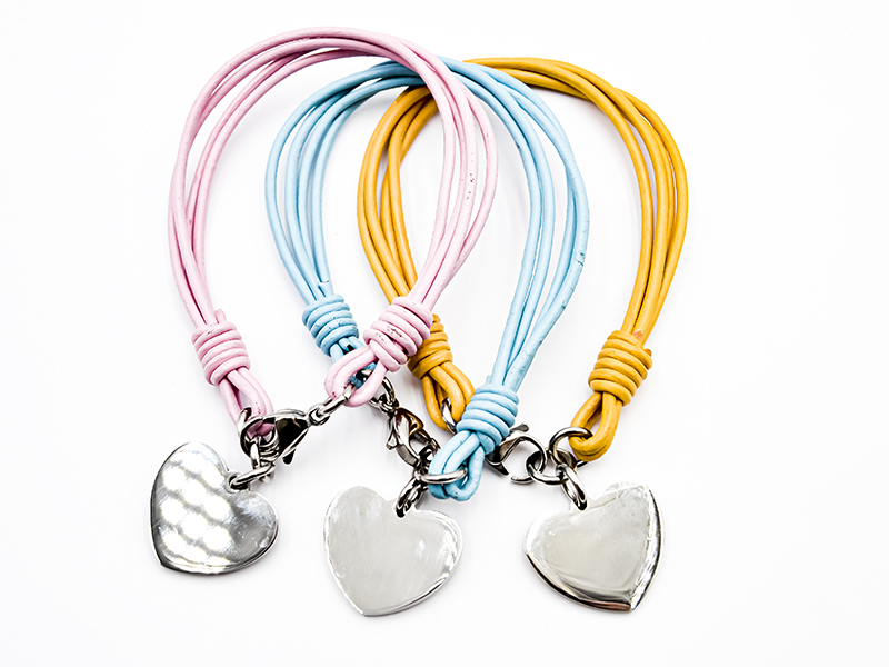 Lederarmband mit Edelstahl Gravurplatte (Herz)