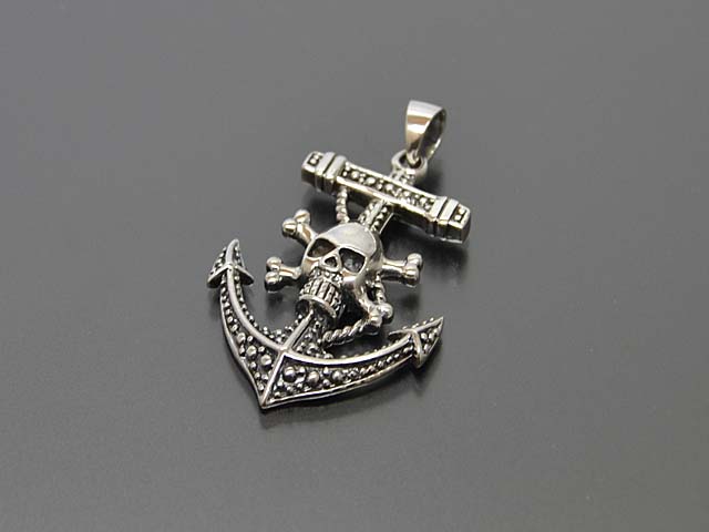 Anhänger "Anker mit Totenkopf"