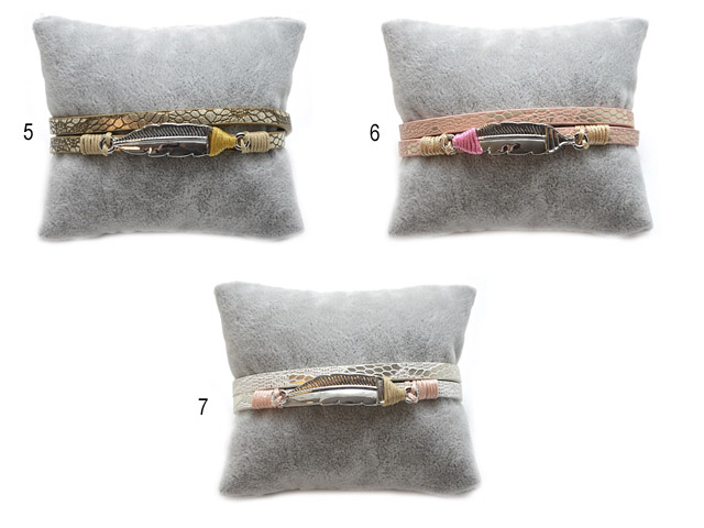 Lederarmband mit Anhänger Feder (37 cm)