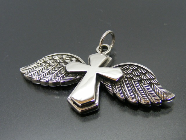 Anhänger Kreuz, Flügel