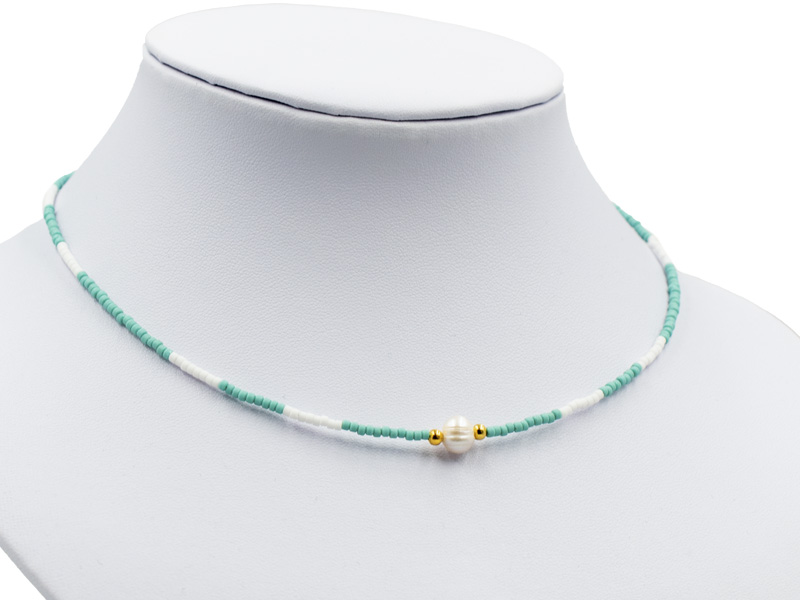 Halskette mit Echtsteinen und Süßwasserperle