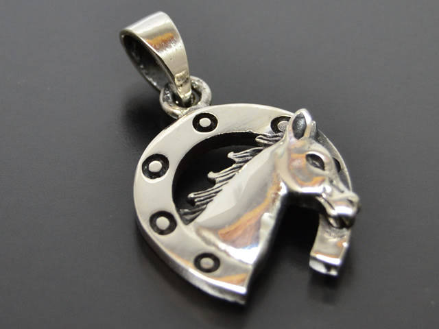 Anhänger Pferdekopf, Hufeisen